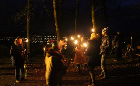 Montée aux flambeaux à saint-jean-saverne