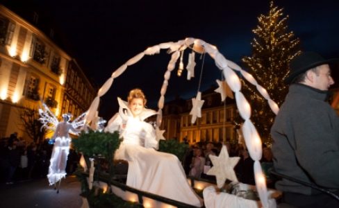 Défilé nocturne avec christkindel et hans trapp